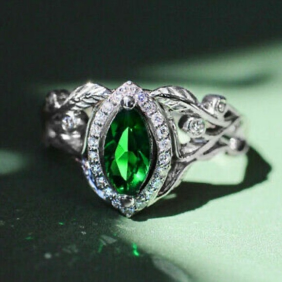 New 925 Sterling silver Emerald Ring - Picture 2 of 6